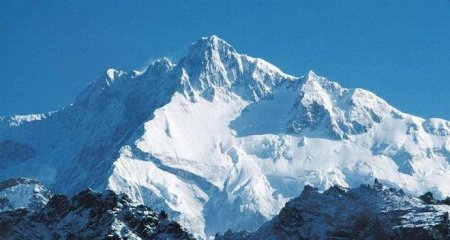 Mount-Kanchenjunga-in-Nepal.jpg