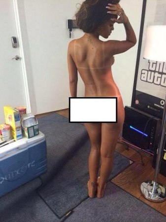 Rihanna nude pictures (2).jpg