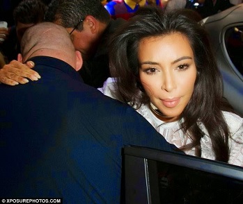 Kim Kardashian rescued by her bodyguard 4.jpg