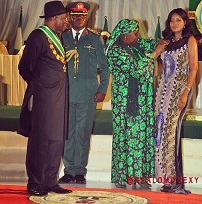 Omotola receiving her National award in Abuja 1.jpg