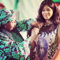 Omotola receiving her National award in Abuja 2.jpg
