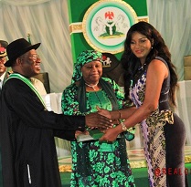 Omotola receiving her National award in Abuja.jpg