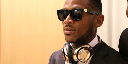 D'banj wearing the Apple-Beats By Dre earphone.jpg