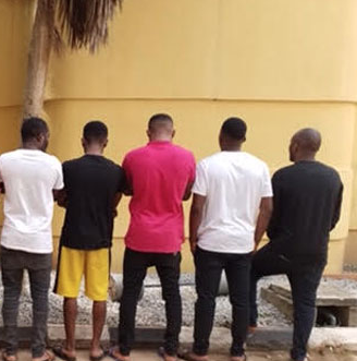 EFCC arrestes yahoo boys woth charms.png