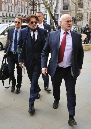 Johnny-Depp-middle-in-London-on-Wednesday.jpg