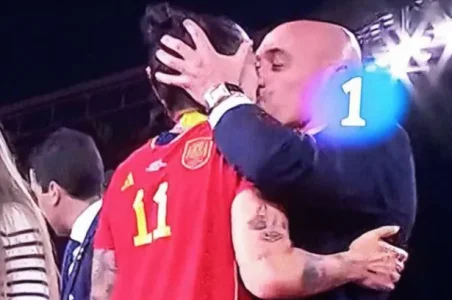 Kissing.webp