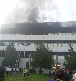 [Photos and Videos]Fire Engulfs Supreme Court Building in Abuja