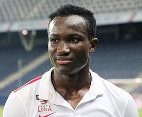 Former Ghanaian Striker Raphael Dwamena, 28, Dies Suddenly After Collapsing on  Pitch