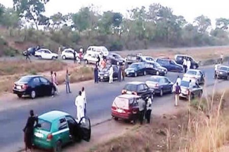 Chaos on Abuja-Kaduna Road as 30+ Travellers Kidnapped by Armed Bandits in Terrifying Attack