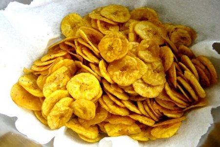 Lagos Agency Issues Warning After Plantain Chips Vendor Caught in Unhygienic Act