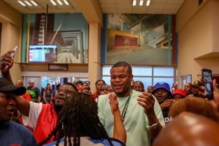 Cash Gifts, Honors, and Cheers: Stanley Nwabali's Arrival Sparks Joyous Celebrations at Chippa United