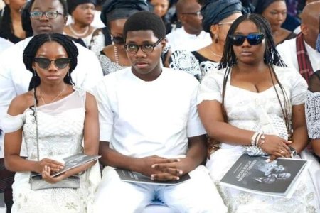 [PHOTO] Wigwe Siblings Stand Strong, Pay Tribute to Parents Amidst Grief