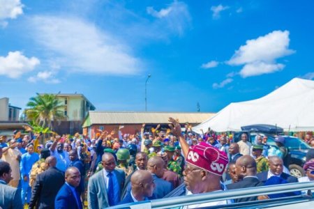 Lagos Dignitaries Gather with Tinubu for Eid-El-Fitr Prayers at Dodan Barracks Mosque