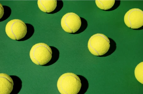 tennis-balls-1xbet.webp