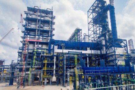 Dangote Refinery Launches Asian Market Entry with Fuel Oil Export to Singapore