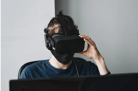 image man with vr headset.webp image man with vr headset.webp