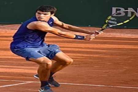 Carlos Alcaraz Defeats Djokovic to Win Second Straight Wimbledon Title