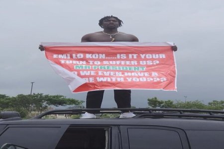 Verydarkman protesting in abuja (2).jpg