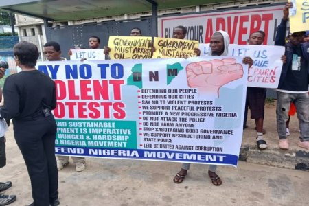 [VIDEO] Counter-Protest in Ikeja: 'Say No To Protest' Group Faces Off Against #EndBadGovernance Demonstrators