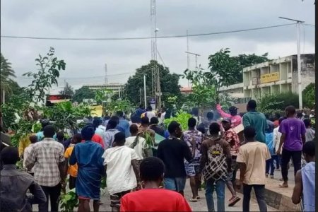 [VIDEO] #EndBadGovernanceInNigeria: Protesters Invade Buhari’s Residence in Daura Amid Nationwide Demonstrations