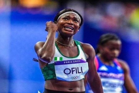 [VIDEO] Nigerian Sprinter Favour Ofili Breaks Down in Tears Post 200m Final