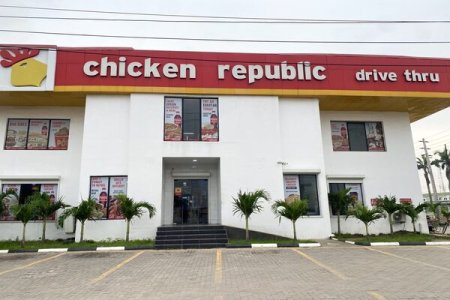 Hungry at Work: Chicken Republic Staff Member's Garri Moment Goes Viral