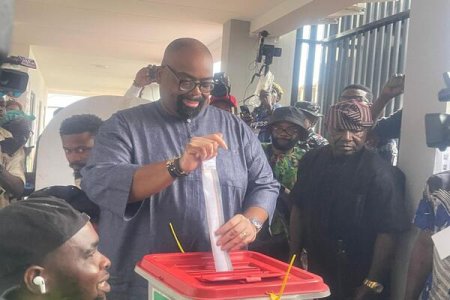 #EdoDecides2024: Candidates Akpata and Okpebholo Cast Votes Amid Rain