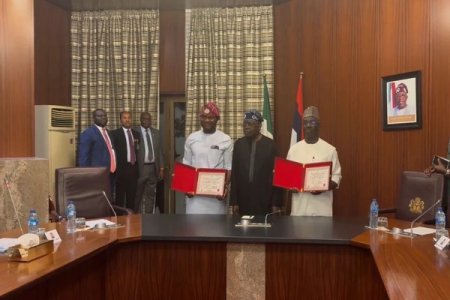 [VIDEO] Edo Governor-Elect Okpebholo Kneels in Gratitude to President Tinubu at Aso Rock