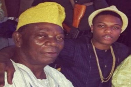 Wizkid’s Father Reveals How He Advises His Son on Davido Fan Attacks