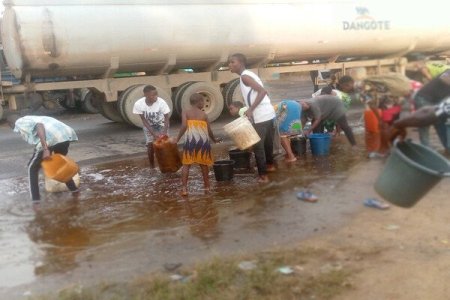 After Jigawa Disaster, Nigerians Risk Lives Scooping Fuel from Fallen Tanker in Cross River