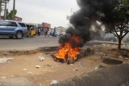 Anambra Mob Burns Revenue Agents After Bystander's Death