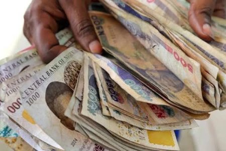 Nigerians Struggling with Cash Access Despite CBN's Intervention