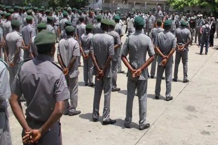 Ibadan Residents Benefit as Customs Sells 20,000 Liters of Seized Fuel