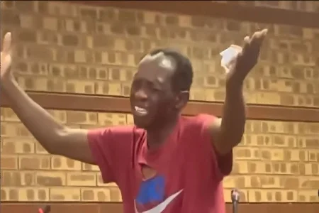 sa man breaks down (1).jpg sa man breaks down (1).jpg