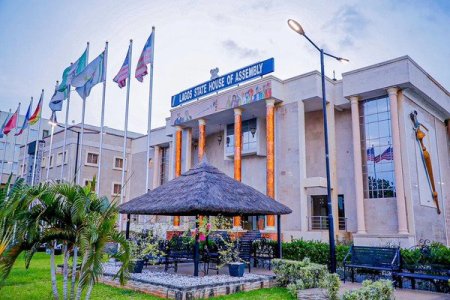 WATCH: Moment DSS Operatives Were Forced Out of Lagos Assembly Chamber