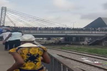 Chaos at Oshodi: Overcrowded Pedestrian Bridge Sparks Safety Concerns