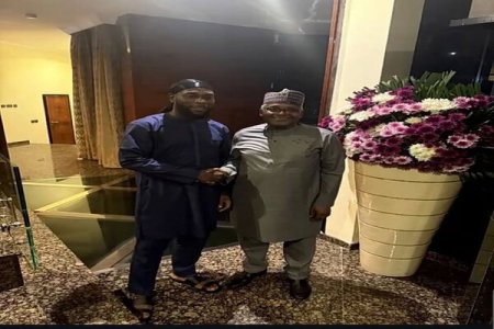 Burna Boy, Aliko Dangote, and Cecil Hammond Break Ramadan Fast Together