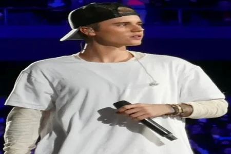 Justin_Bieber_in_2015 (1).webp