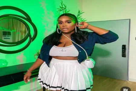 Summer's Open Stage: Nons Miraj Unveils Her Hot Body