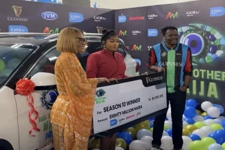 imisi receives car and cash.webp imisi receives car and cash.webp