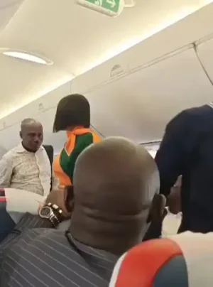 [VIDEO] Suspected Thief Arrested After Allegedly Stealing N290,000 on Abuja-Bound Flight