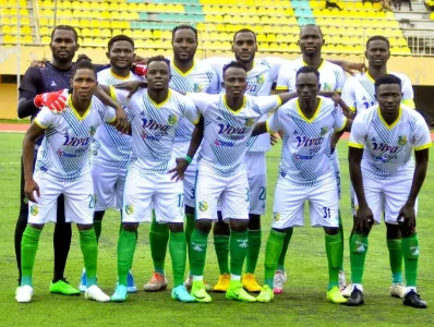 [VIDEO] Kano Pillars Fans Assault Referee and 3SC Players After 1-1 NPFL Draw