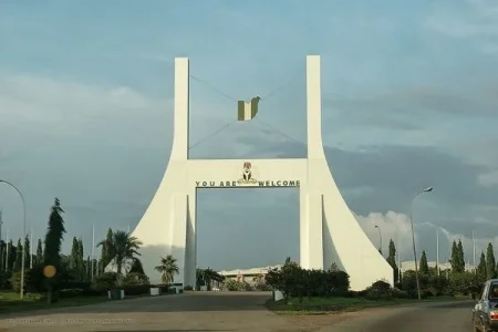 Abuja Lockdown: Residents Stranded, Angry as Security Barricades Roads Ahead of #FreeNnamdiKanu Protest
