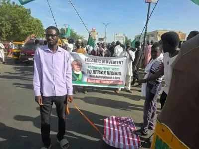 Shi'ites in Kano Drag US Flag in Protest Against Trump's Military Threat