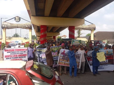 Ibadan Residents Protest Road Extension, Block Major Highways in Land Dispute