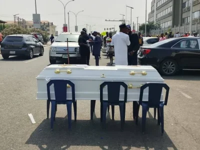 [PHOTOS] Contractors Lay Coffin at Finance Ministry, Protest Unpaid Federal Debts