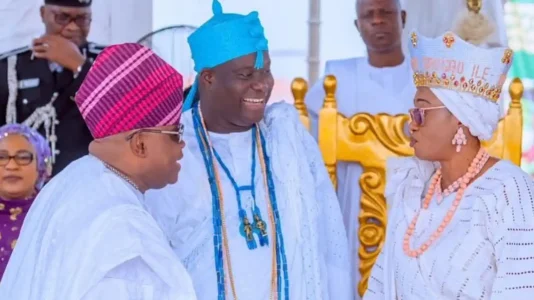 [VIDEO] First Lady Tinubu Interrupts Governor Adeleke’s Speech at Ooni’s Coronation Event