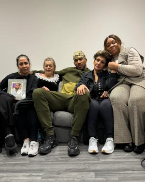 anthony Joshua with family of late friends.webp anthony Joshua with family of late friends.webp