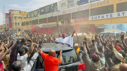 Kwankwaso Draws Large Crowd During Visit to Kano Market After Fire Incident