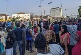 Lagos Residents Protest "Epileptic" Power Supply, Demand Stable Electricity in Streets